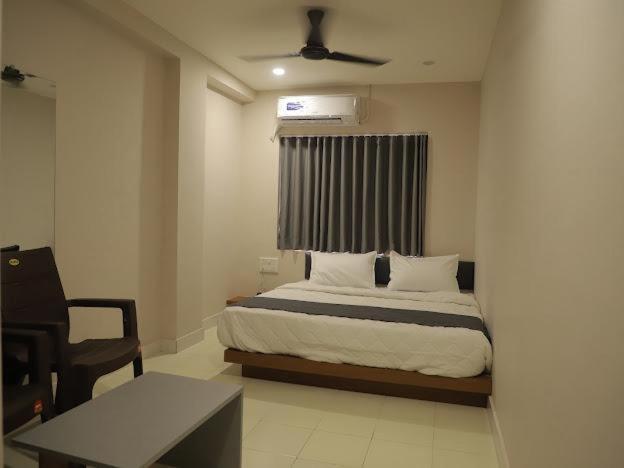 Hotel Royal Orbit Rajkot Exterior foto